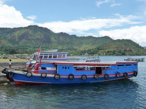 Hafen mit Passagierschiff, Kapal pelabuan Muara