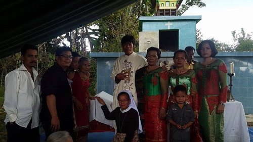 Familie Vor Tugu2 web