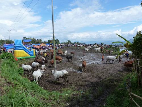 Festplatz beim Volksfest Pajujawi