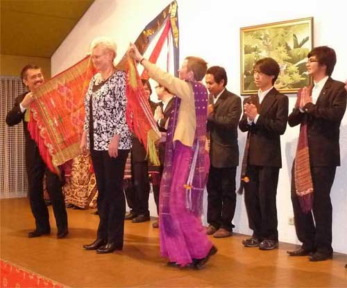 Buergermeisterin mit Tuch