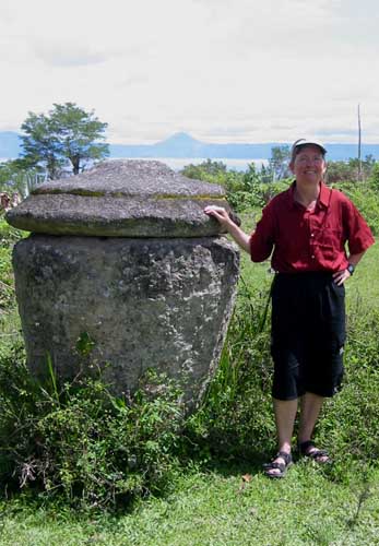 Chr. Schreiber mit Urne Urne ich H500