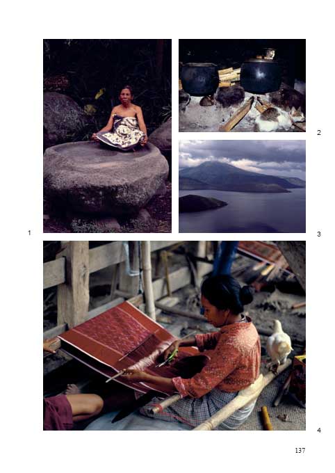 Batak-Weberin mit ulos