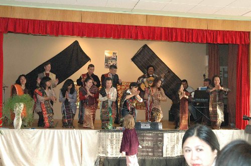 Bühne mit Tänzerinnen