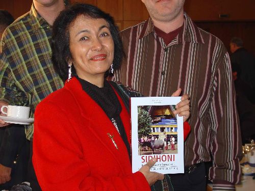 Farida mit Sidihonibuch