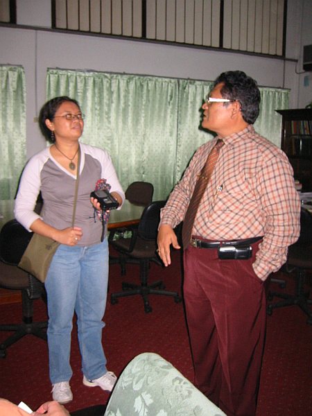 Ita interviewt Dr. Parsaribu Ita und Parsaribu