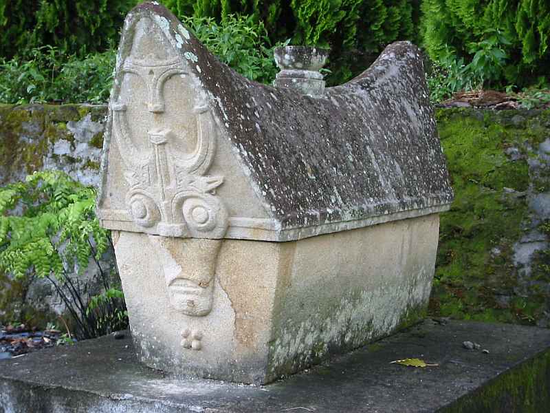 Batakscher Kistensarg Steinsarg