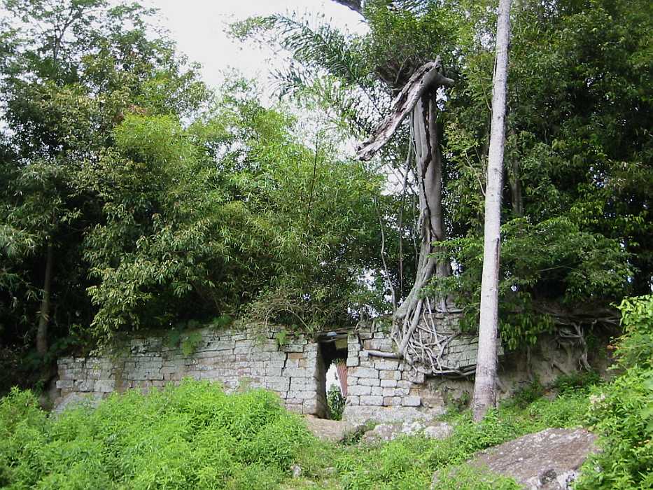 Wall aus Steinquadern Batak Dorf
