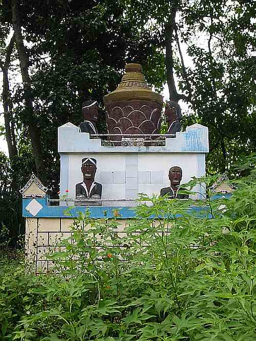 Urne mit Tugu Urne mit Tugu