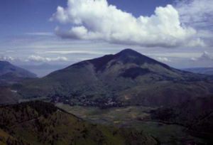 Westseite des Berges Pusuk Buhut Westseite des Berges Pusuk Buhut