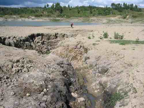 Furche im See Eingeschnittene Lehmfurche Danau Sidihoni