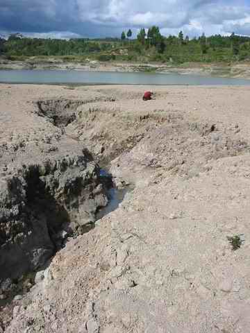 Furche im Lehm Samosir Furche im Lehm Samosir