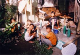 Kinder basteln im MILAS